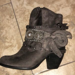 NWT Not Rated Rodeo Booties